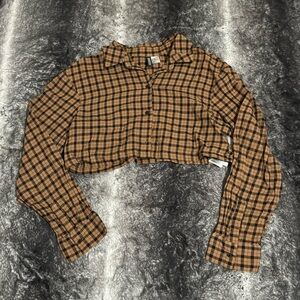 Divided H&M. Cropped flannel. Buttons. Size XS. Excellent condition.